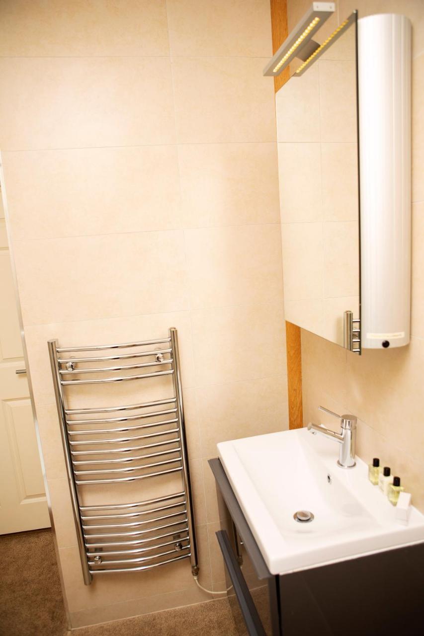 Apt 2, Trafalgar Square 2Nd Floor By Indigo Flats Лондон Екстериор снимка